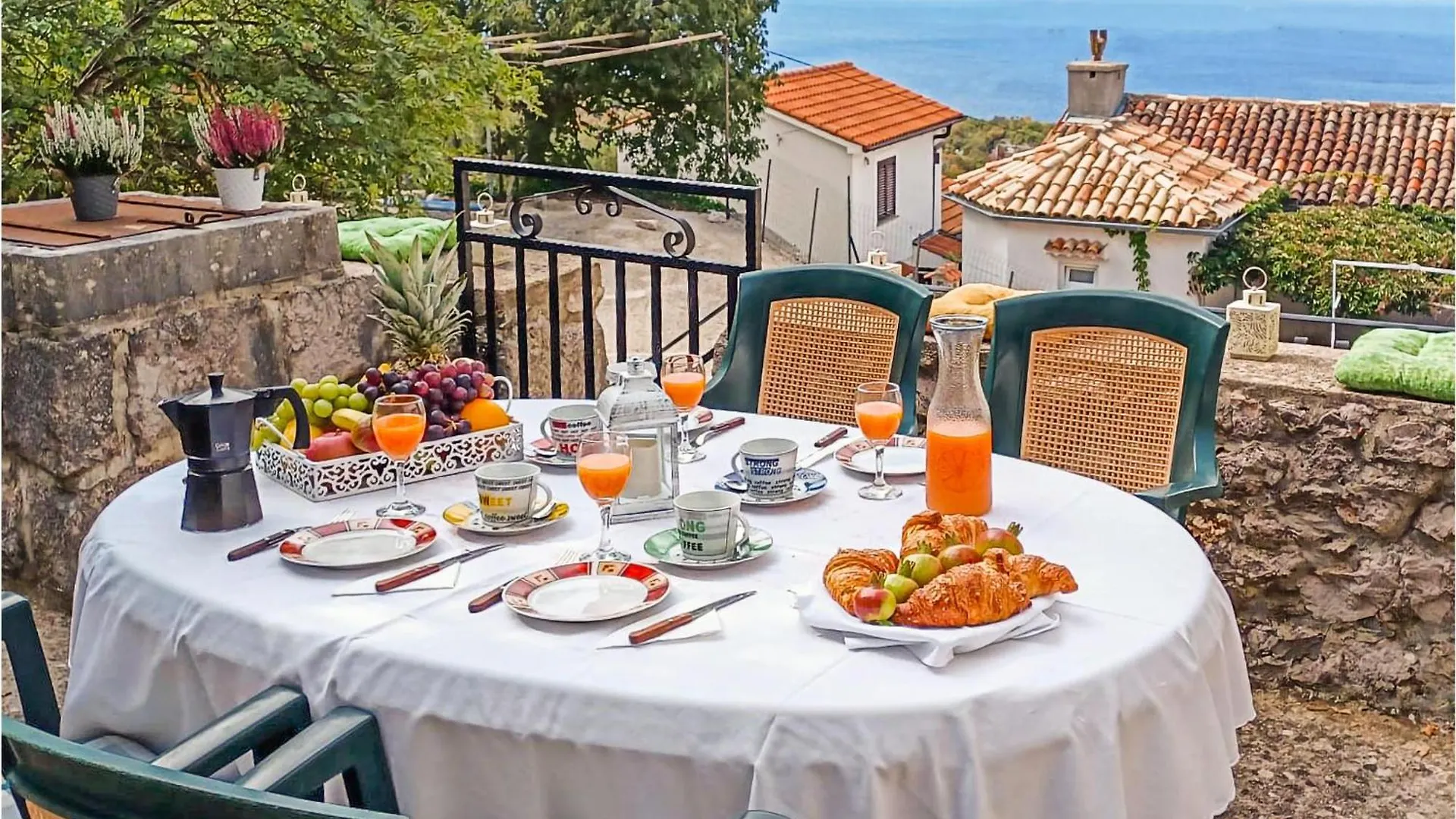 Nice Home In Dragozetici With House Sea View
