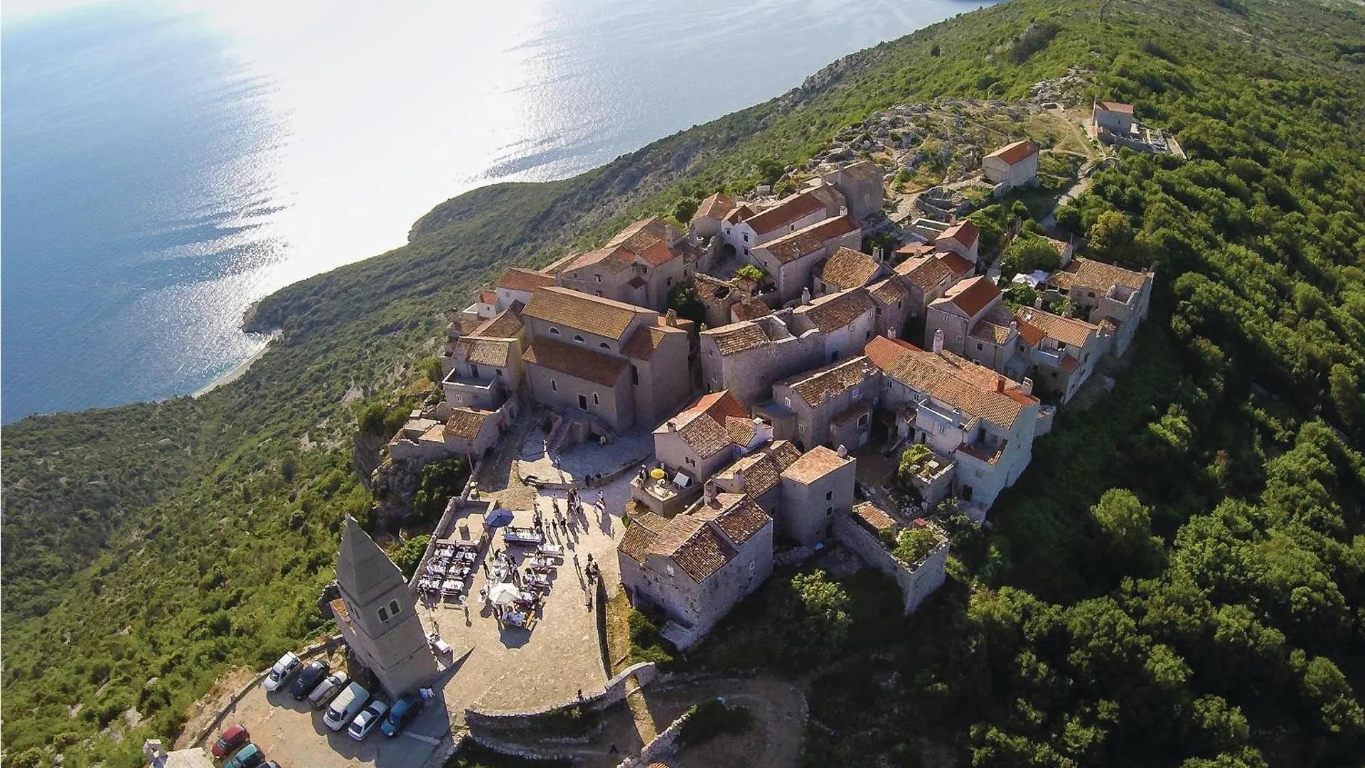 Nice Home In Dragozetici With House Sea View Сasa de vacaciones